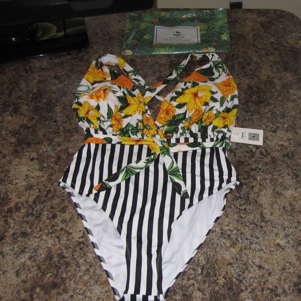 Women's CUPSHE Swimsuit Size L NWT